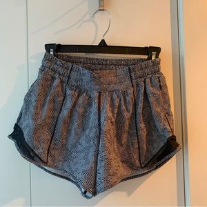 Lululemon Hotty Hot Short size 4.